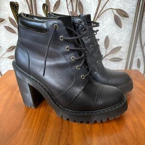 Dr. Martens Averil Black Leather Boots Women's Size 9